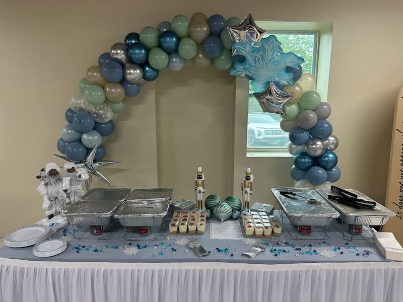 Winter wonderland balloon arch